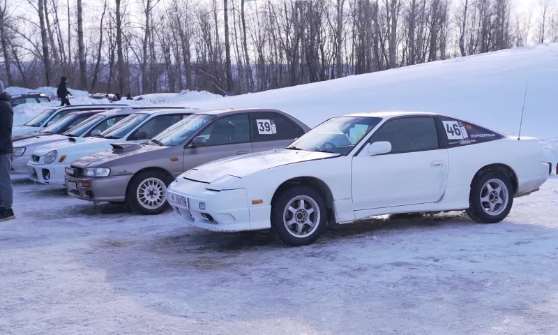 Кольцевые гонки на легковых автомобилях организовали на барнаульском гребном канале