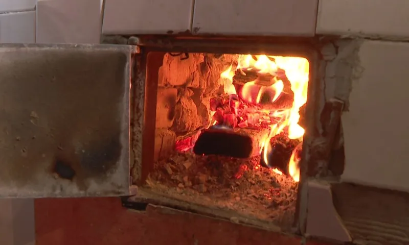 Частный дом загорелся в Бийске
