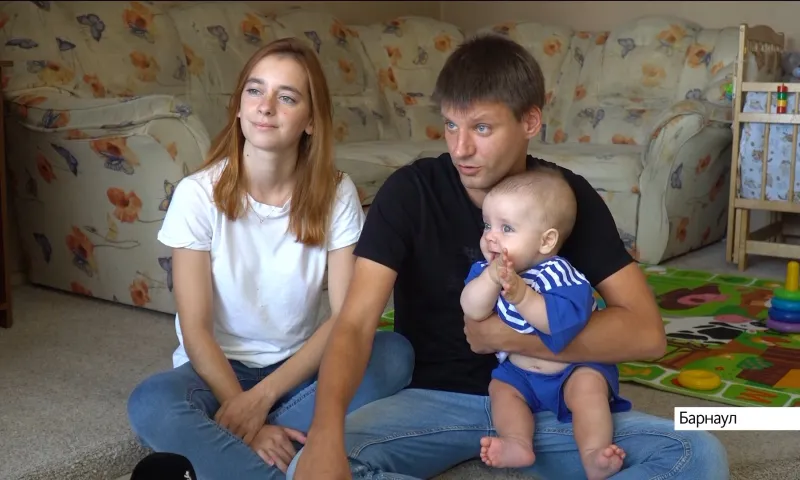 «Плясал даже Андрей Малахов». Уличный певец из Барнаула выступил в ток-шоу на федеральном телеканале