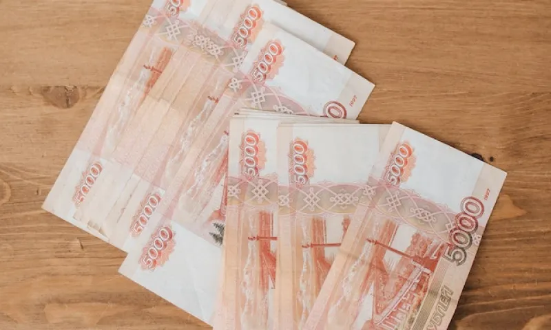 В Бийске мужчина расплатился за покупки билетом «банка приколов»