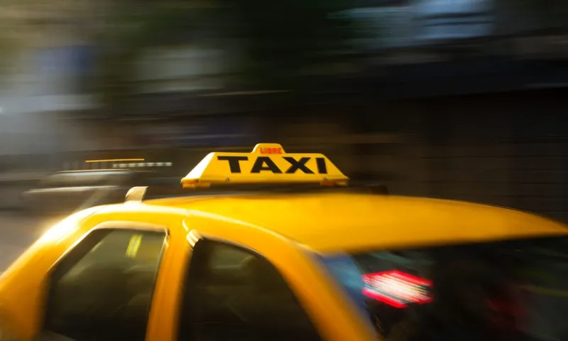 «На автобус и вперёд!»: жители Барнаула поспорили о стоимости проезда в такси