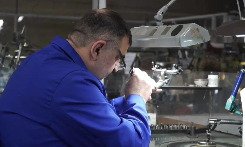 Наставники: огранщик алмазов Андрей Морозов