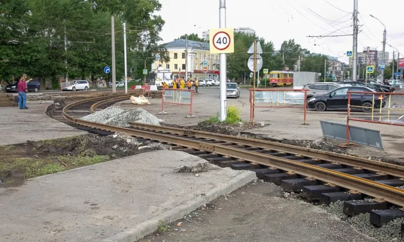 На втором разворотном кольце в Барнауле уложили рельсы
