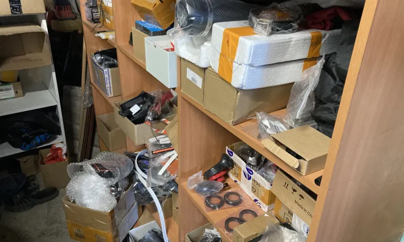 Житель Барнаула незаконно торговал видеокамерами, скрытыми в зарядках для мобильных
