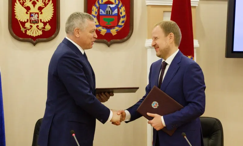 Виктор Томенко и Анатолий Гулевский подписали соглашение о развитии спорта в Алтайском крае