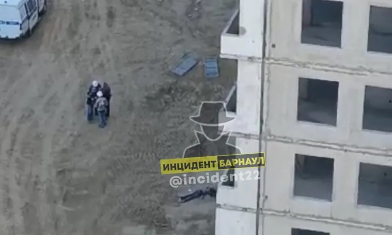Труп мужчины обнаружили на стройке в Барнауле