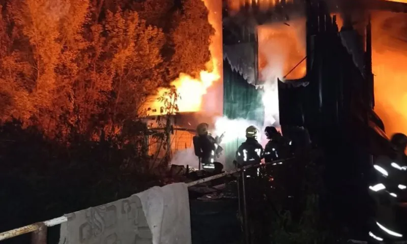 Сразу два пожара произошло в Барнауле за ночь 