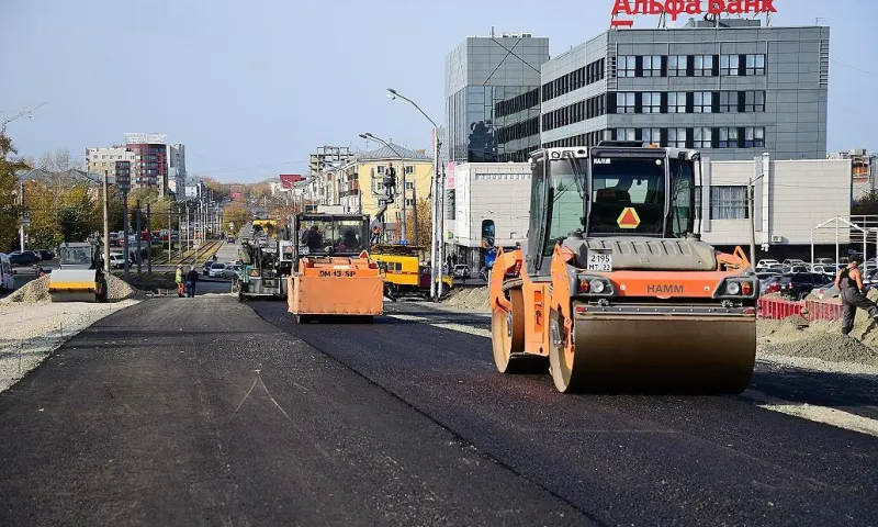 Путепровод на проспекте Ленина в Барнауле начали асфальтировать