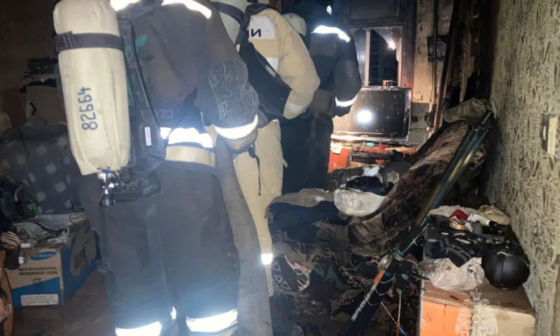 Пожарные спасли пожилого мужчину из задымленной квартиры в Бийске