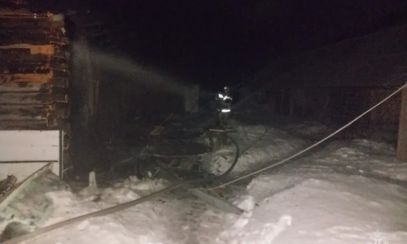 Пожарные дважды помогли пострадавшему при пожаре в Заринском районе