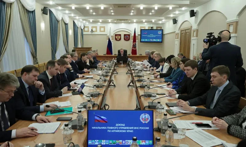 Губернатор Виктор Томенко дал ряд поручений в связи с паводком в Алтайском крае
