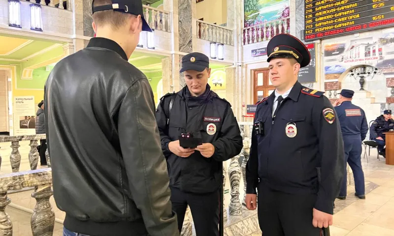 Должников по штрафам задержали транспортные полицейские Алтая на вокзале