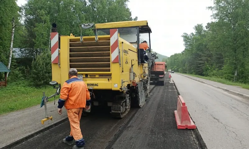 Дорогу до Бирюзовой Катуни ремонтируют в Алтайском крае
