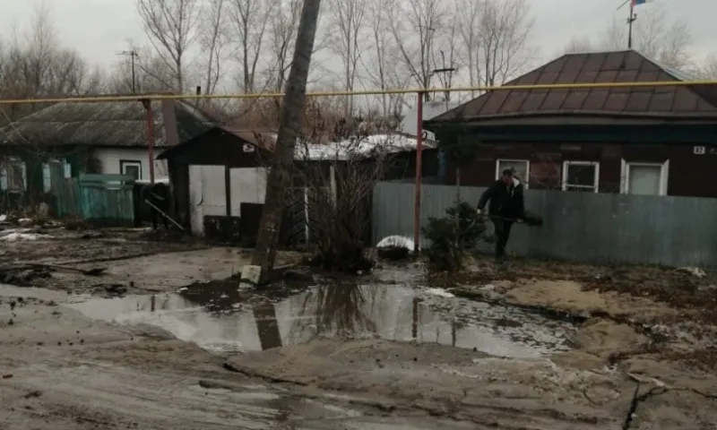 В центре Барнаула прорвало трубу. Горожане временно остались без воды