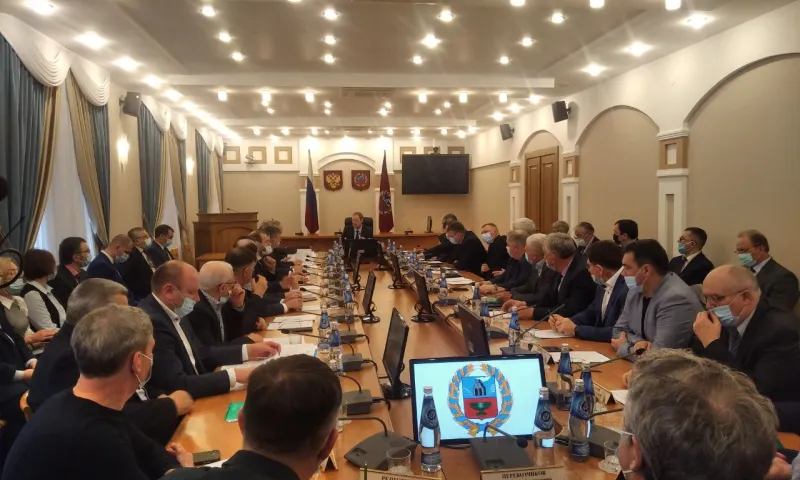 Обеспечение стабильности работы агропромышленных предприятий обсуждают в правительстве Алтайского края