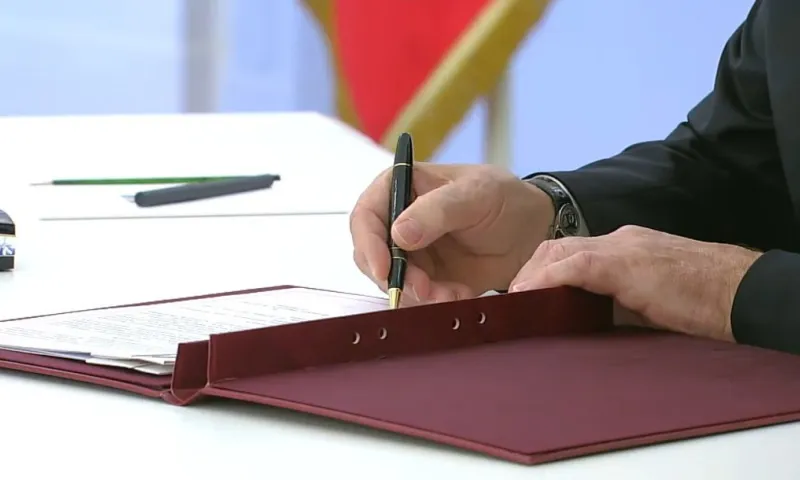 Виктор Томенко сообщил о планах Алтайского края развивать всестороннее сотрудничество с вошедшими в состав России регионами