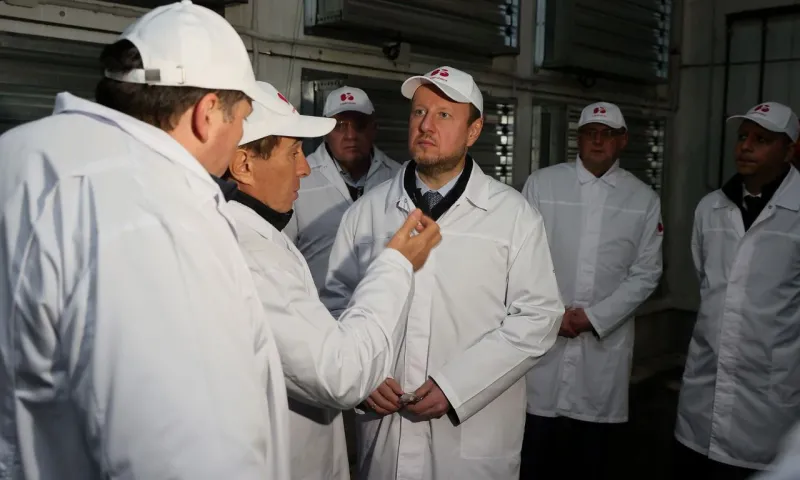 Виктор Томенко обсудил задачи развития птицеводства в Алтайском крае с основателем Группы «Черкизово»