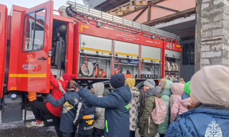 Спасатели Алтайского края провели тематические экскурсии для детей