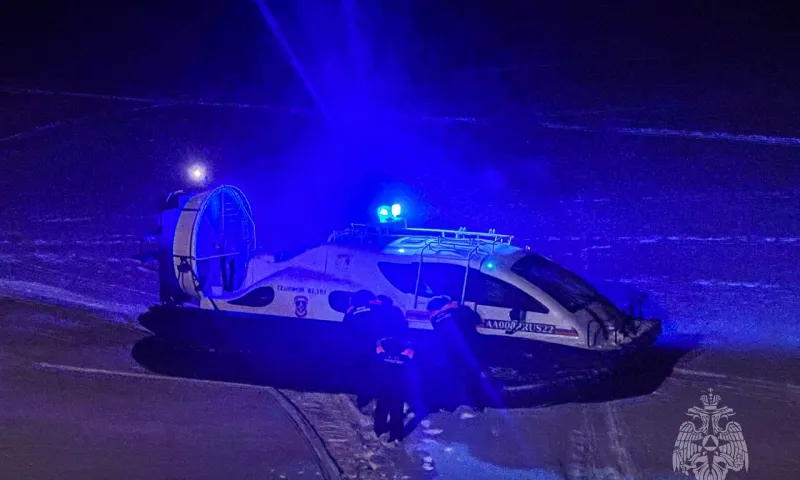 Ещё одних застрявших рыбаков спасли в Алтайском крае