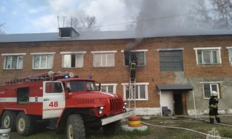 В Смоленском районе загорелся многоквартирный жилой дом