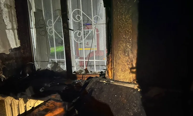В Барнауле сотрудники МЧС спасли при пожаре 10 человек