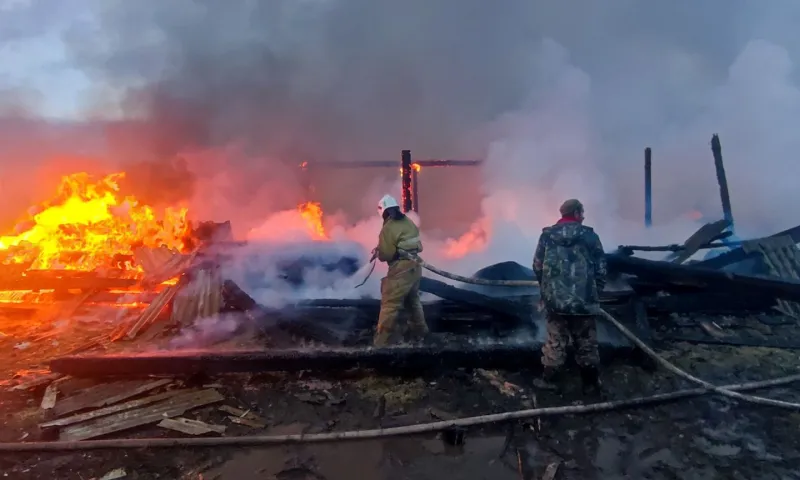 В Косихе пожарные справились с огнём на площади 400 квадратных метров