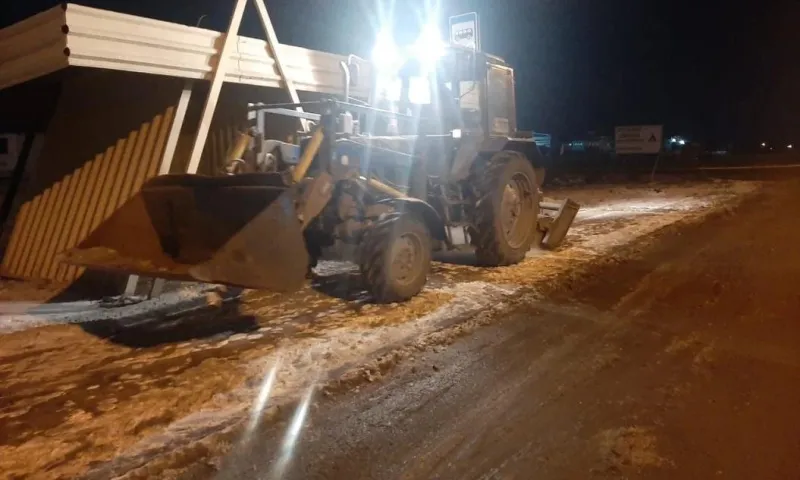120 дорожников и 71 единица техники будут бороться с гололёдом в Барнауле днём 1 декабря
