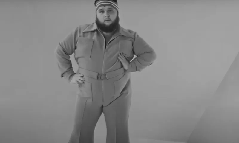Фото: вандалы осквернили могилу Дмитрия «Пухляша» Красилова в Заринске