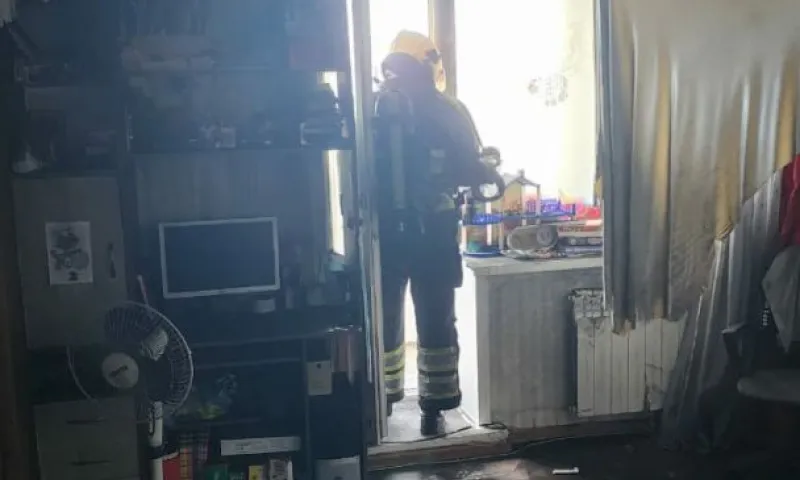 13 человек спасли на пожаре в многоквартирном доме Барнаула