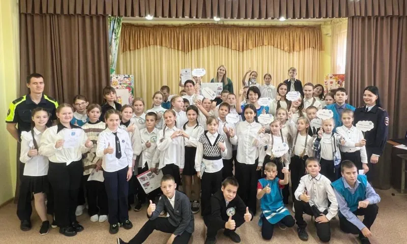 «Нет ненависти и вражде»: транспортные полицейские рассказали школьникам о запрете экстремизма в Алтайском крае