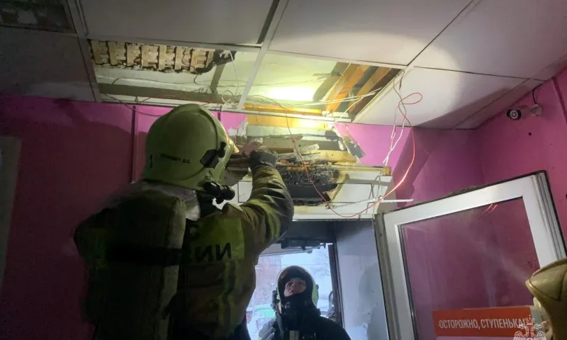 Едкий дым заполнил помещение магазина в Барнауле 