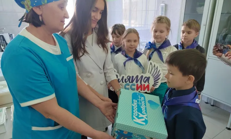 Школьники из Поспелихинского района своими руками сделали «Коробку храбрости» для маленьких пациентов
