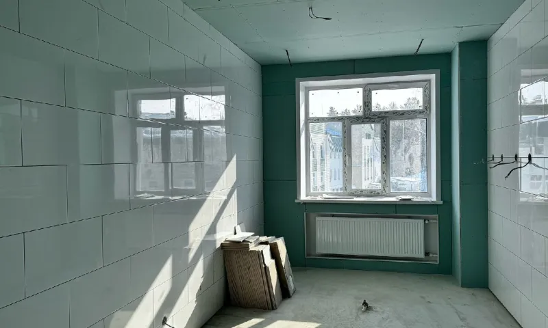 Новую поликлинику с современным оборудованием строят в Ребрихе