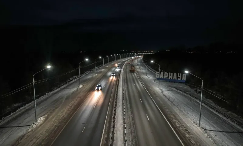 Более 70 километров дорог станут светлее в Алтайском крае