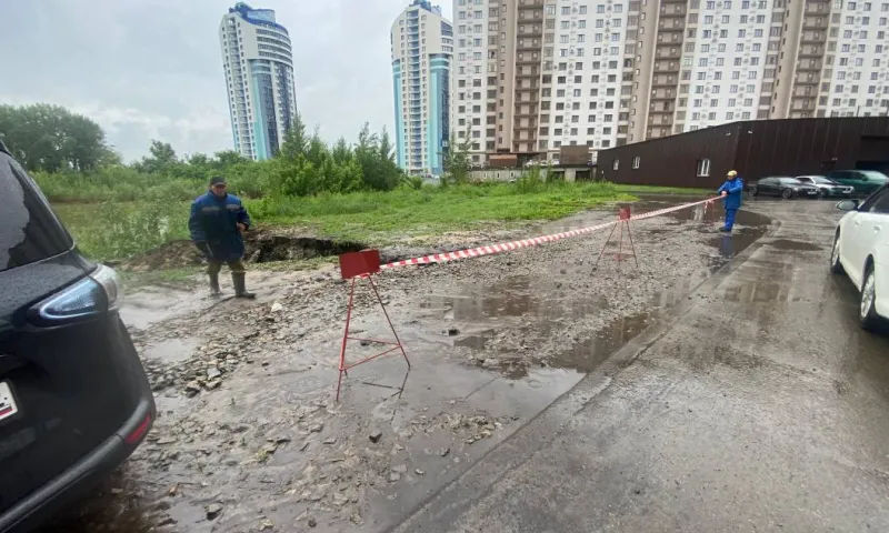 В Центральном районе Барнаула устраняют более 40 происшествий, вызванных непогодой