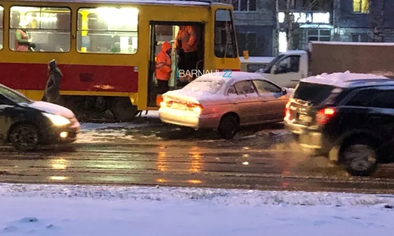 Два ДТП произошло на одной улице в Барнауле