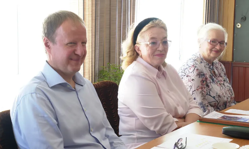 Виктор Томенко встретился с представителями волонтерских организаций Зонального района