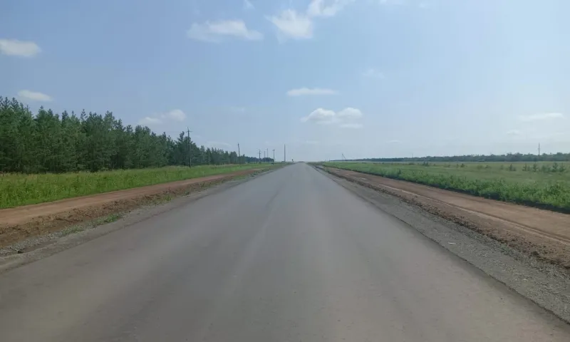 Новую дорогу укладывают в Немецком национальном районе