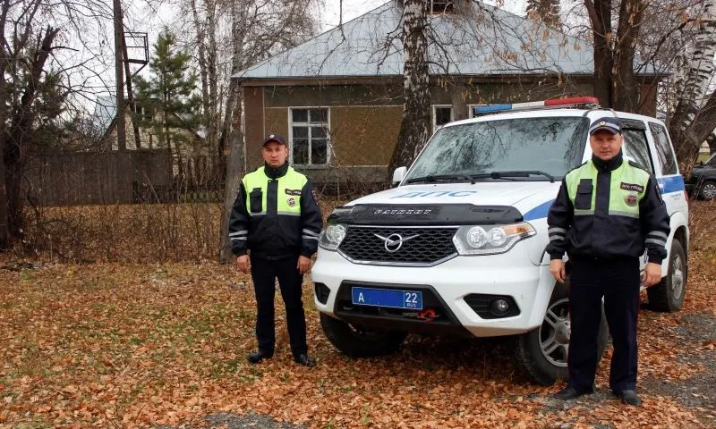 Полицейские конфисковали у водителя более четырех килограммов конопли в Алтайском крае