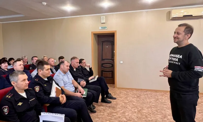 Алтайский общественник выступил с лекцией перед транспортными полицейскими