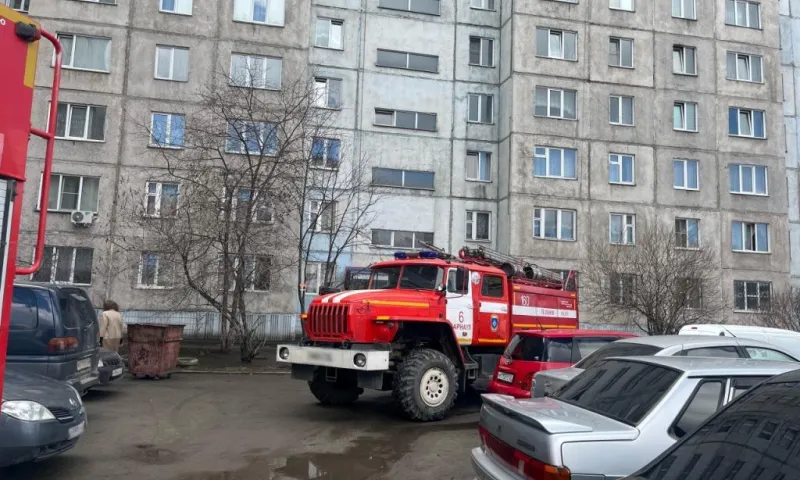 Трёх человек спасли на пожаре в Бийске