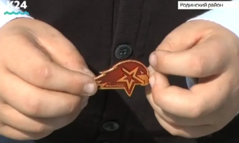 Школьники Родинского района вступили в ряды юнармии