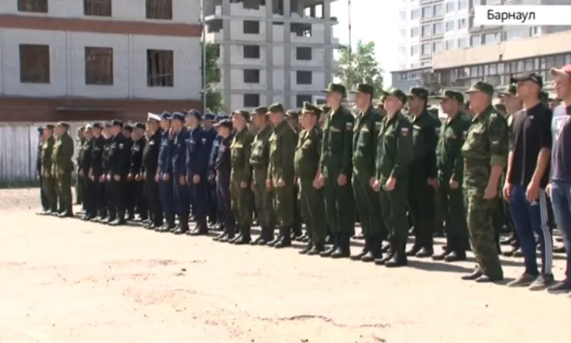 Алтайские призывники отправились на службу в Президентский полк