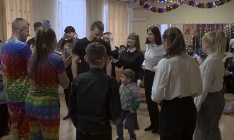 Сотрудники полиции организовали новогодние программы для воспитанников детских домов в Барнауле