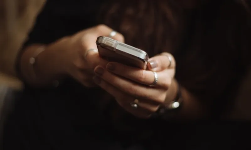 Россиянам рассказали об опасностях перепрошивки мобильных телефонов