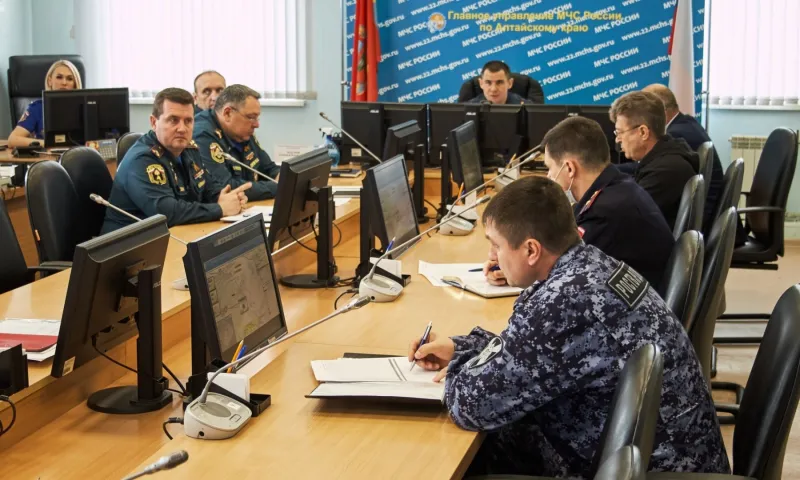 Продолжается работа по стабилизации обстановки с пожарами в Алтайском крае