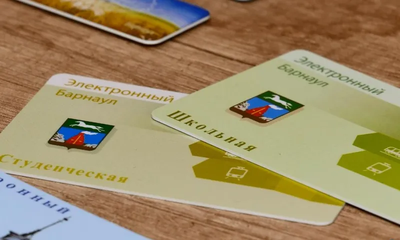Единые школьные и студенческие проездные начали продавать в Барнауле
