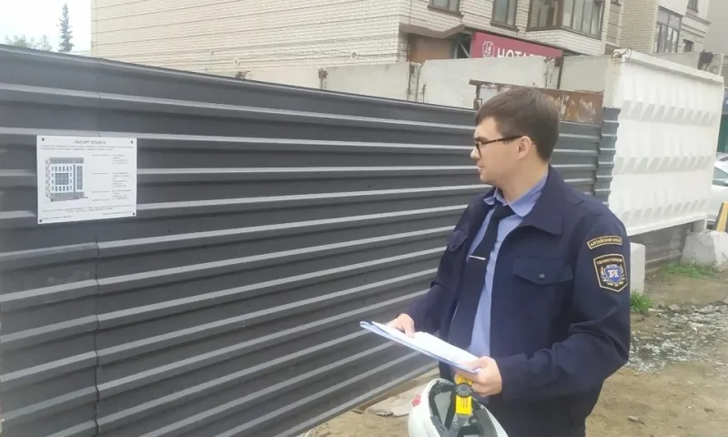 Строительство общежития приостановили в Барнауле из-за жалоб соседей