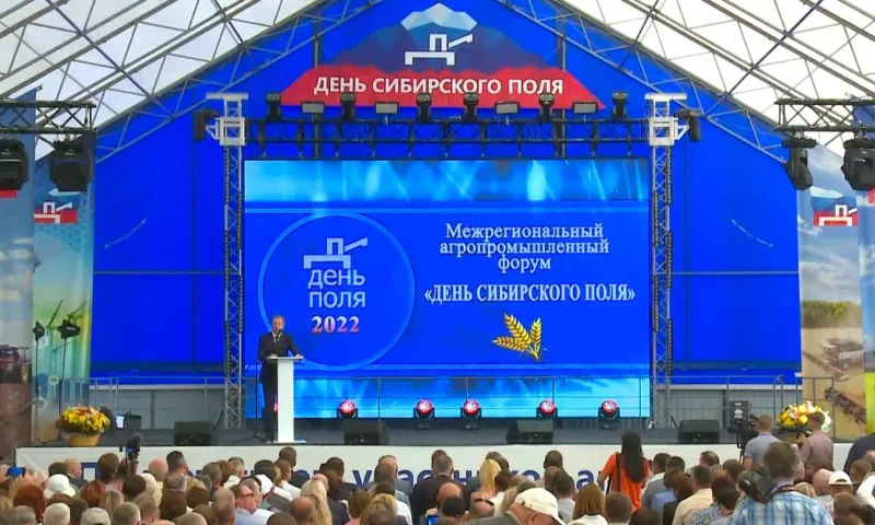 Первый день агрофорума «День сибирского поля» в Павловском районе подошёл к концу