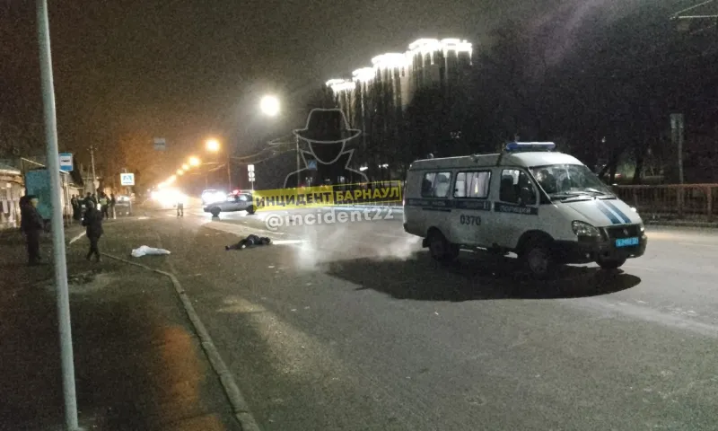 В центре Барнаула в результате ДТП погиб пешеход
